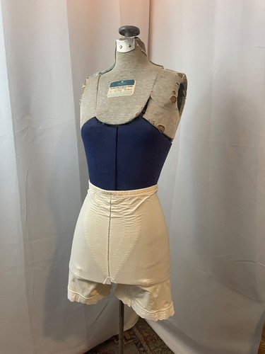 Long leg girdle pinup - long,